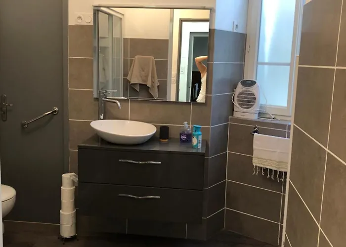 לינה וארוחת בוקר La Bernacaise Bernac-Debat